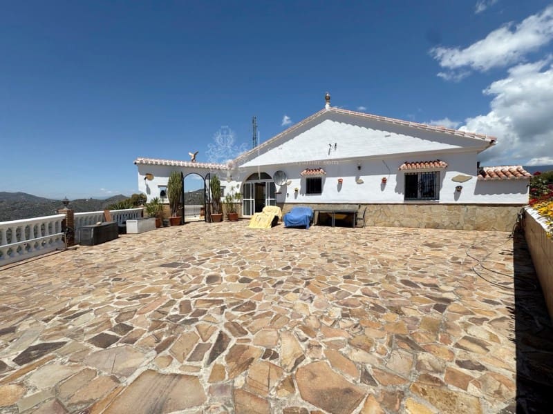 4 slaapkamer Villa te koop in Sayalonga - € 540.000 (Ref: 8944232)