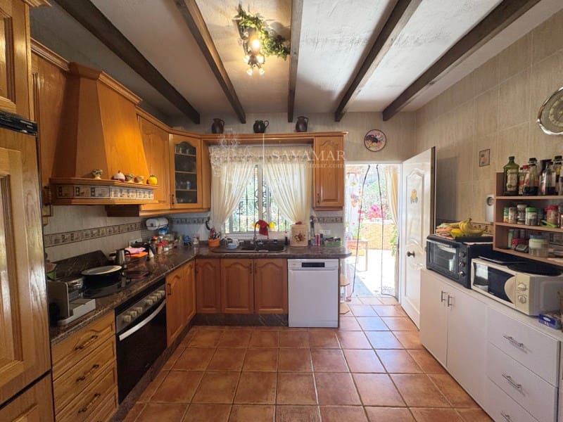 4 slaapkamer Villa te koop in Sayalonga - € 540.000 (Ref: 8944232)