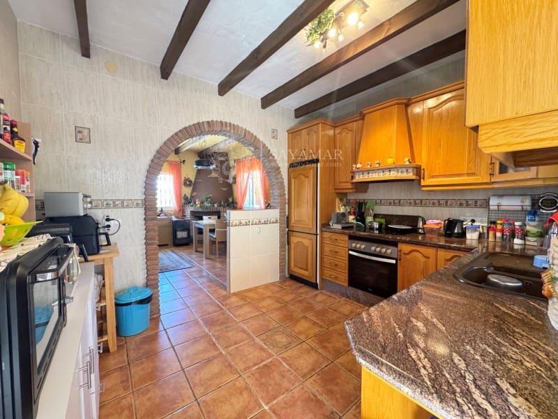 4 slaapkamer Villa te koop in Sayalonga - € 540.000 (Ref: 8944232)