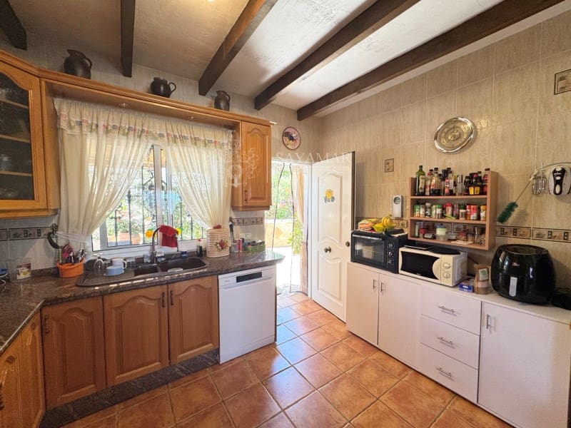 4 slaapkamer Villa te koop in Sayalonga - € 540.000 (Ref: 8944232)