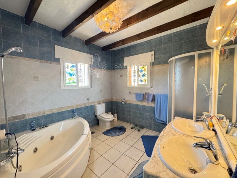 4 slaapkamer Villa te koop in Sayalonga - € 540.000 (Ref: 8944232)