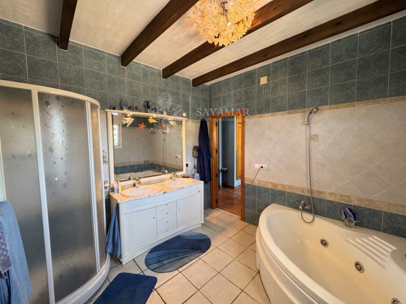 4 slaapkamer Villa te koop in Sayalonga - € 540.000 (Ref: 8944232)