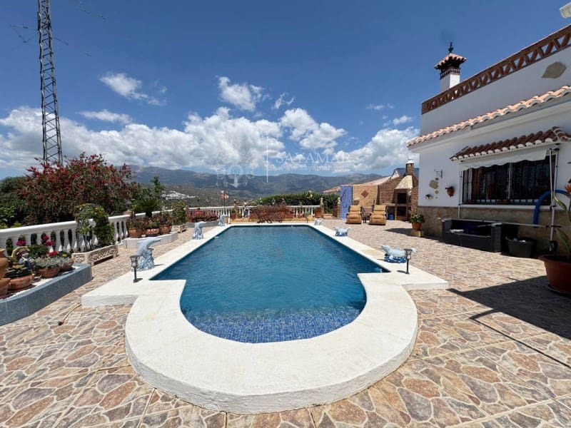 4 slaapkamer Villa te koop in Sayalonga - € 540.000 (Ref: 8944232)