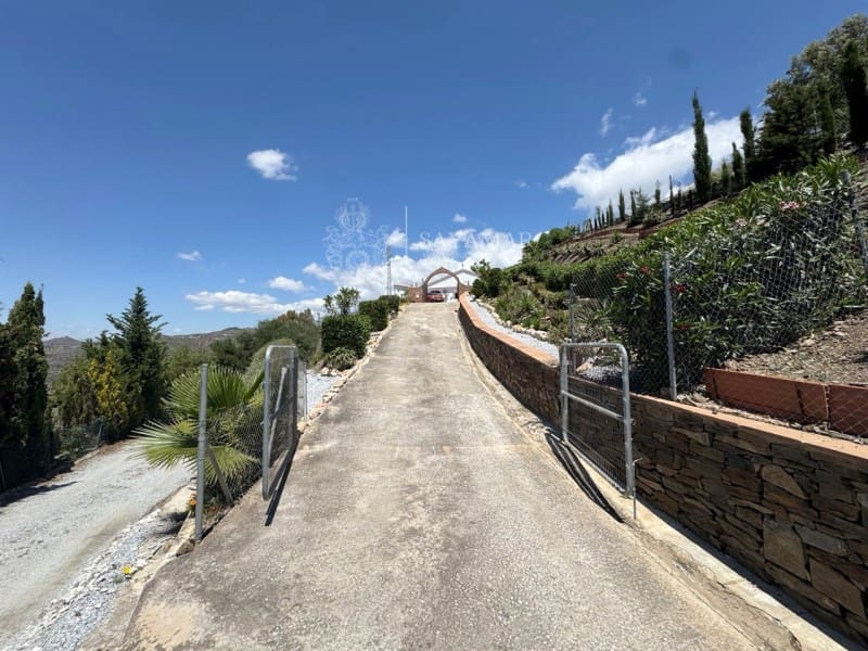 4 slaapkamer Villa te koop in Sayalonga - € 540.000 (Ref: 8944232)