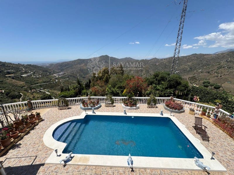 4 slaapkamer Villa te koop in Sayalonga - € 540.000 (Ref: 8944232)