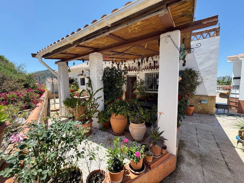 4 slaapkamer Villa te koop in Sayalonga - € 540.000 (Ref: 8944232)