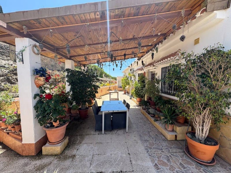 4 slaapkamer Villa te koop in Sayalonga - € 540.000 (Ref: 8944232)