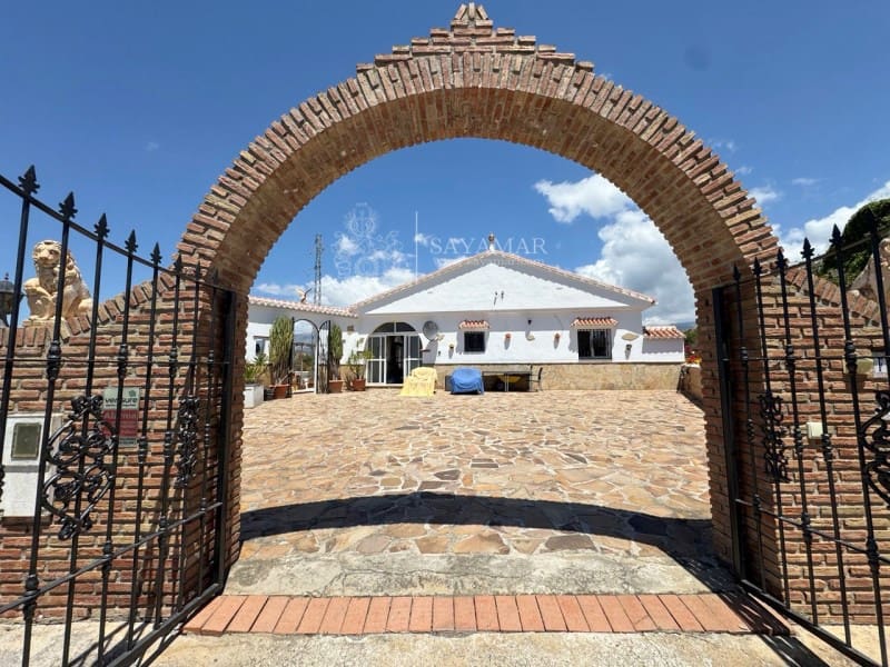 4 slaapkamer Villa te koop in Sayalonga - € 540.000 (Ref: 8944232)