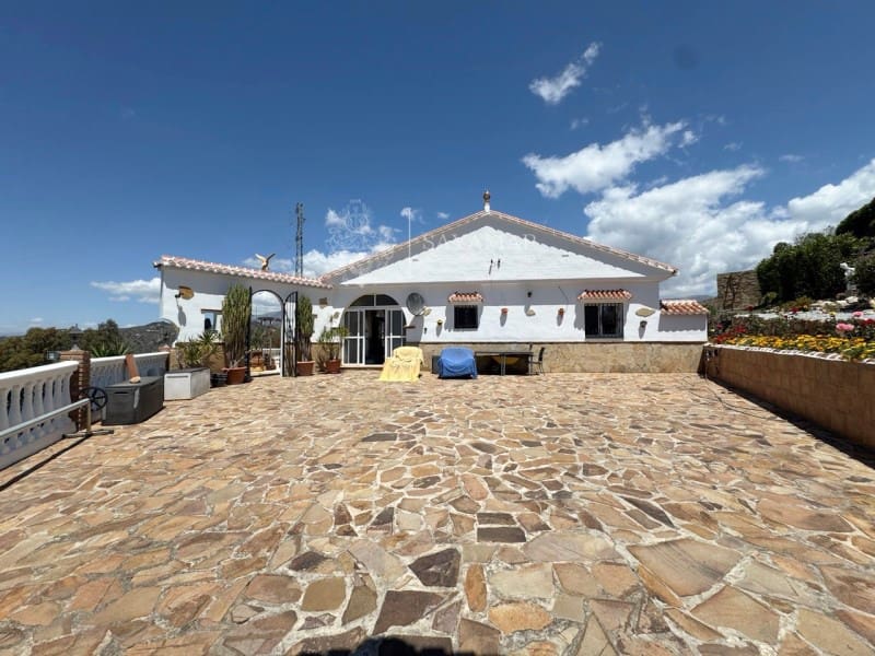 4 slaapkamer Villa te koop in Sayalonga - € 540.000 (Ref: 8944232)