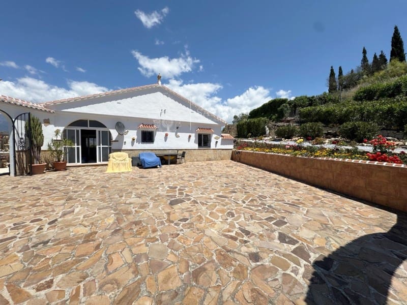 4 slaapkamer Villa te koop in Sayalonga - € 540.000 (Ref: 8944232)