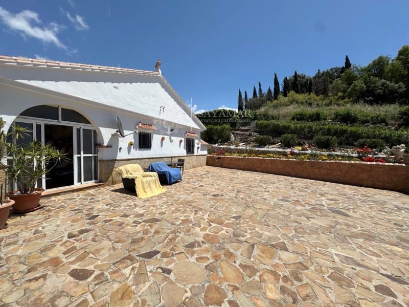 4 slaapkamer Villa te koop in Sayalonga - € 540.000 (Ref: 8944232)