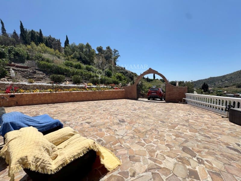 4 slaapkamer Villa te koop in Sayalonga - € 540.000 (Ref: 8944232)