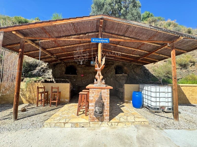 5 bedroom Villa for sale in Arenas with pool - € 400,000 (Ref: 8951544)