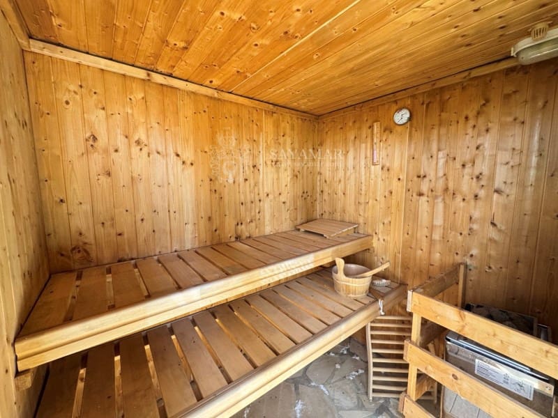 5 bedroom Villa for sale in Arenas with pool - € 400,000 (Ref: 8951544)