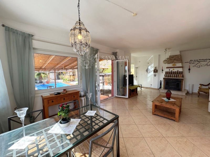 5 bedroom Villa for sale in Arenas with pool - € 400,000 (Ref: 8951544)