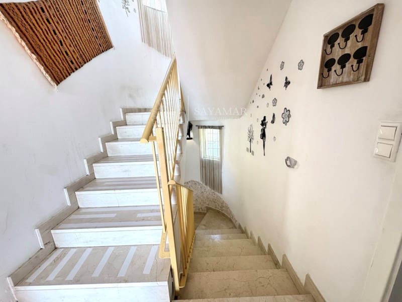 5 bedroom Villa for sale in Arenas with pool - € 400,000 (Ref: 8951544)