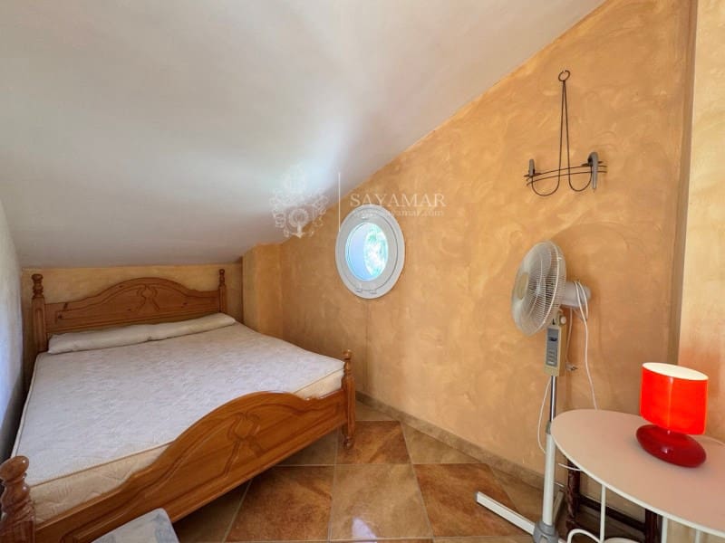 5 bedroom Villa for sale in Arenas with pool - € 400,000 (Ref: 8951544)