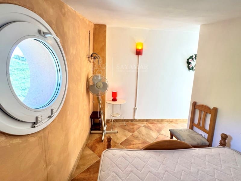 5 bedroom Villa for sale in Arenas with pool - € 400,000 (Ref: 8951544)