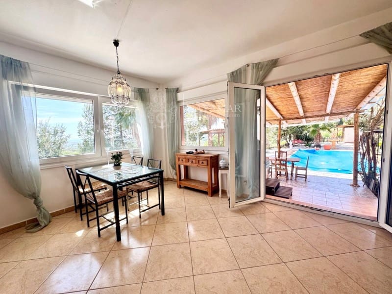 5 bedroom Villa for sale in Arenas with pool - € 400,000 (Ref: 8951544)