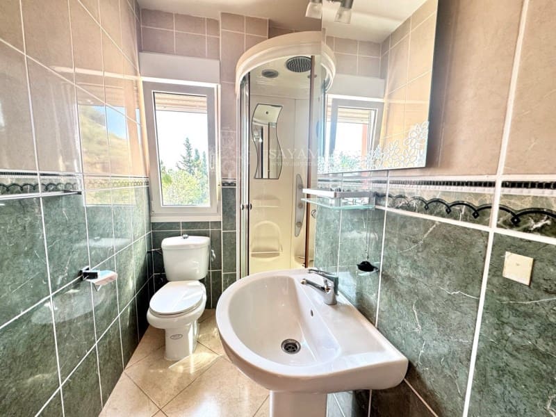 5 bedroom Villa for sale in Arenas with pool - € 400,000 (Ref: 8951544)