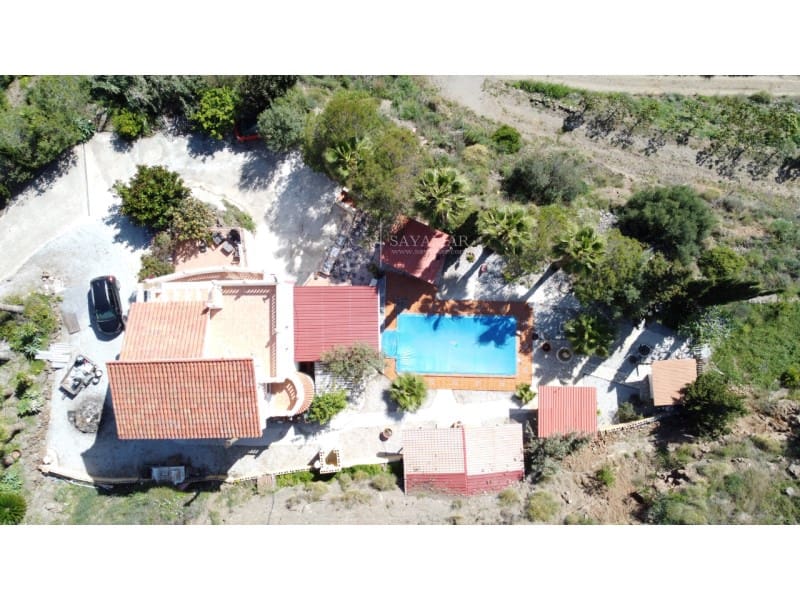 5 bedroom Villa for sale in Arenas with pool - € 400,000 (Ref: 8951544)