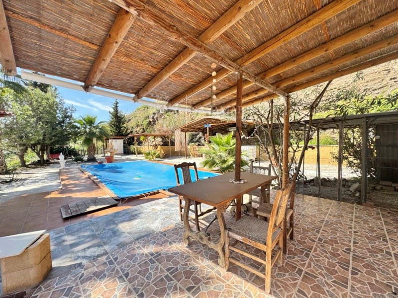5 bedroom Villa for sale in Arenas with pool - € 400,000 (Ref: 8951544)