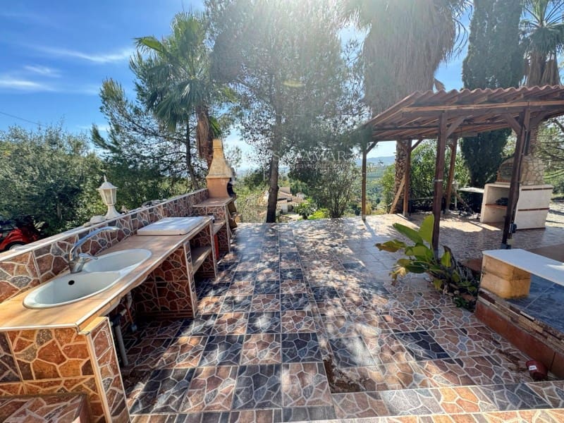 5 bedroom Villa for sale in Arenas with pool - € 400,000 (Ref: 8951544)