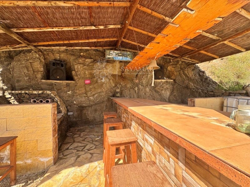 5 bedroom Villa for sale in Arenas with pool - € 400,000 (Ref: 8951544)