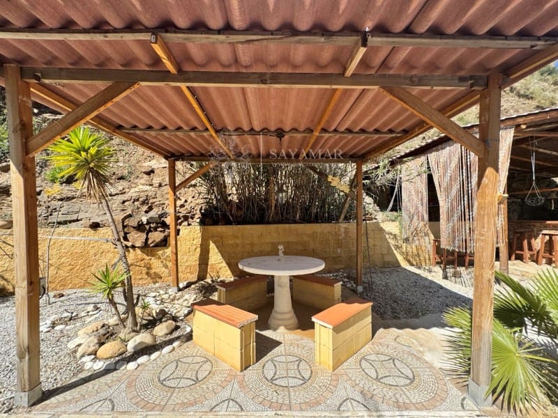 5 bedroom Villa for sale in Arenas with pool - € 400,000 (Ref: 8951544)