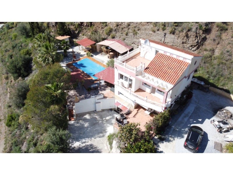 5 bedroom Villa for sale in Arenas with pool - € 400,000 (Ref: 8951544)