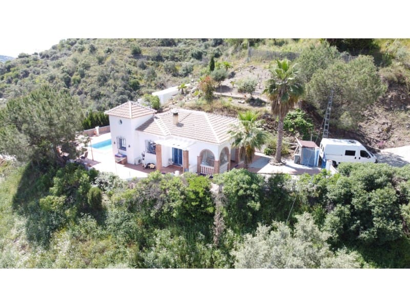 2 soveværelse Villa til salg i Sayalonga - € 290.000 (Ref: 8979696)