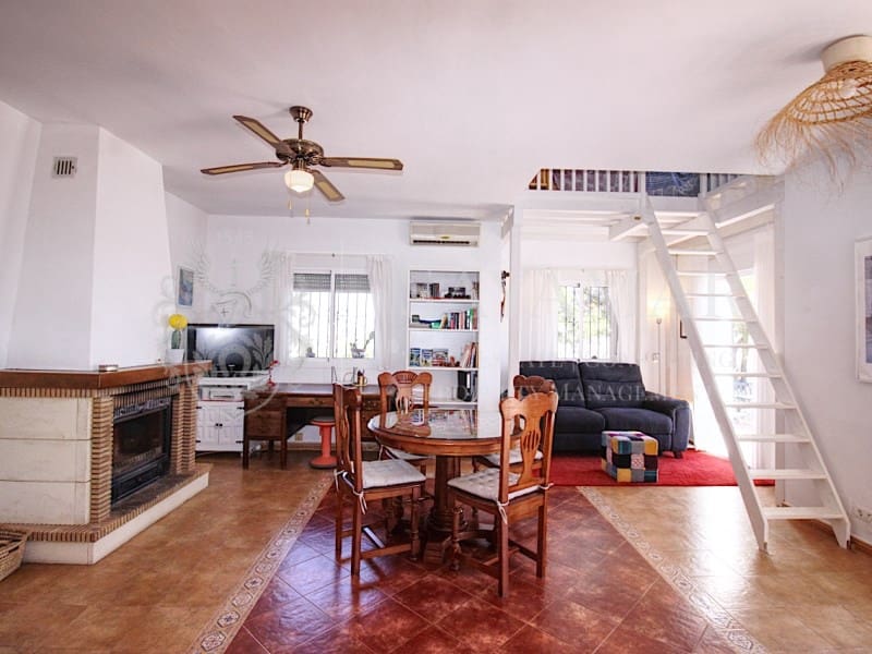 2 soveværelse Villa til salg i Sayalonga - € 290.000 (Ref: 8979696)