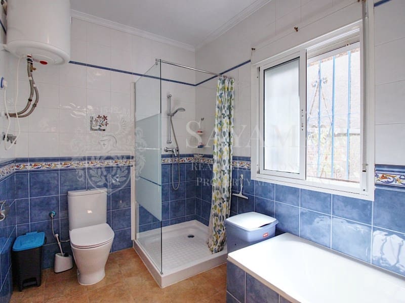 2 soveværelse Villa til salg i Sayalonga - € 290.000 (Ref: 8979696)