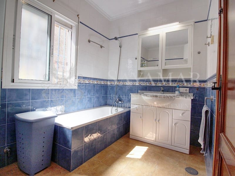 2 soveværelse Villa til salg i Sayalonga - € 290.000 (Ref: 8979696)