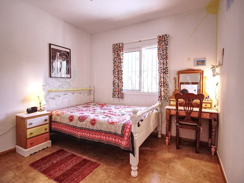 2 soveværelse Villa til salg i Sayalonga - € 290.000 (Ref: 8979696)