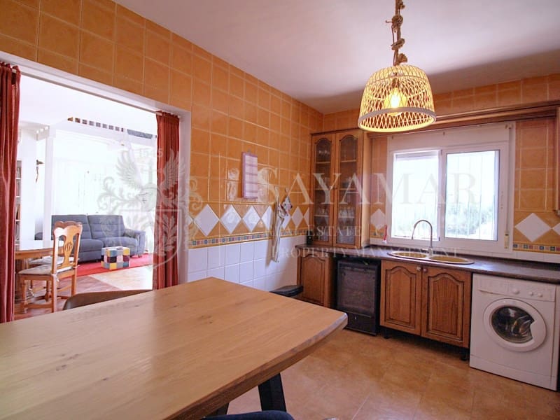 2 soveværelse Villa til salg i Sayalonga - € 290.000 (Ref: 8979696)