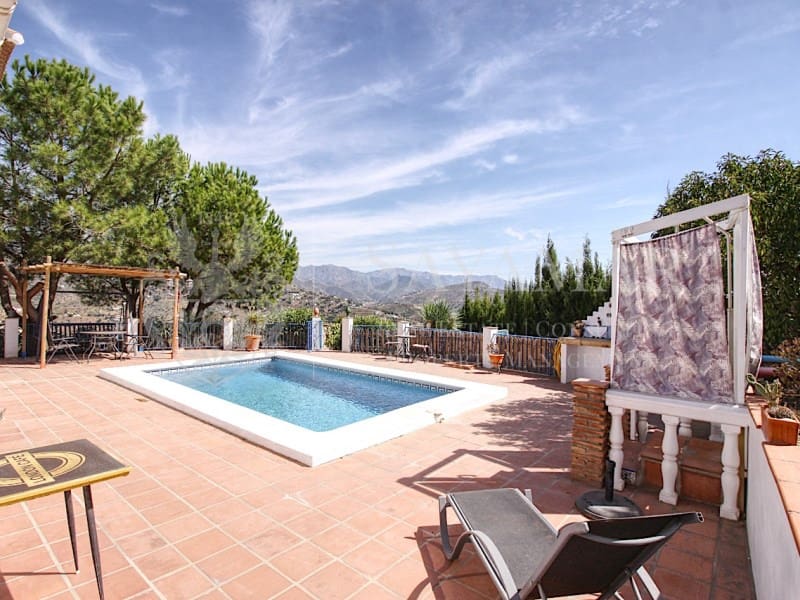 2 soveværelse Villa til salg i Sayalonga - € 290.000 (Ref: 8979696)