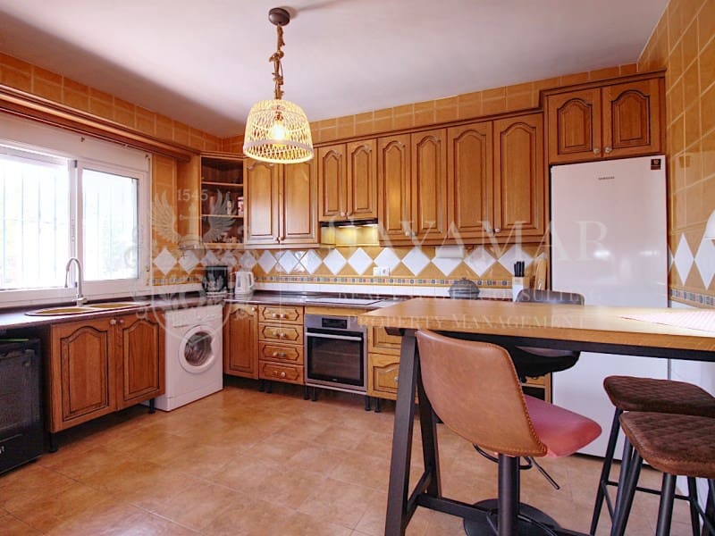 2 soveværelse Villa til salg i Sayalonga - € 290.000 (Ref: 8979696)