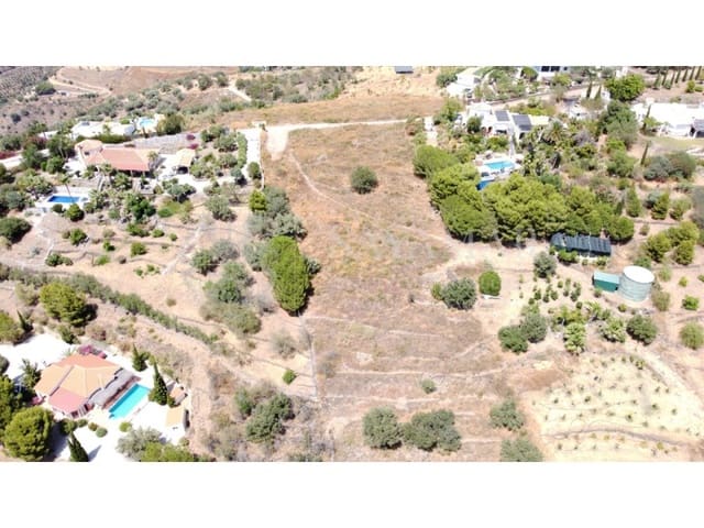 Grunde uden byggetilladelser til salg i Sayalonga - € 60.000 (Ref: 9128597)