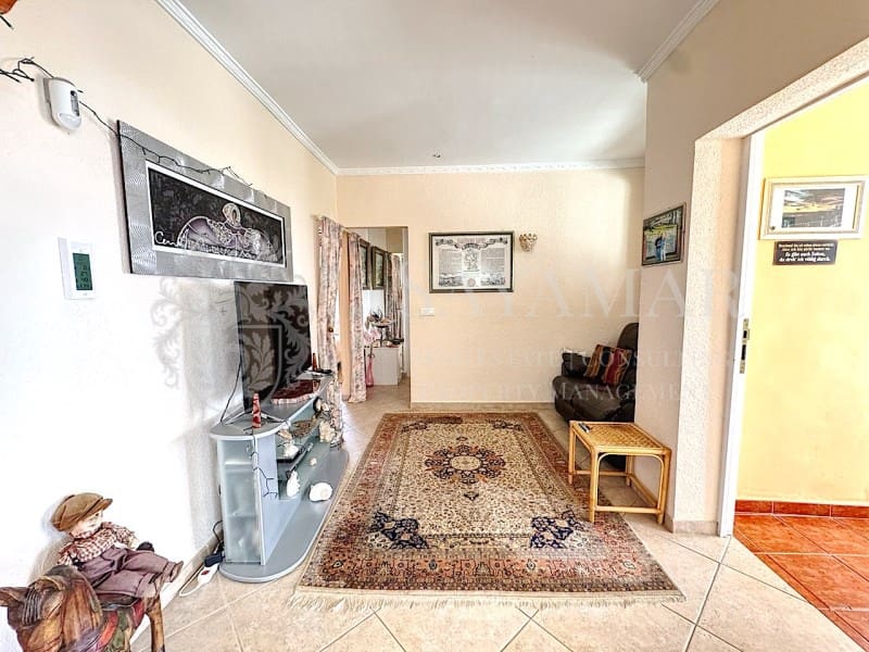 4 soveværelse Villa til salg i Sayalonga med garage - € 650.000 (Ref: 9335352)