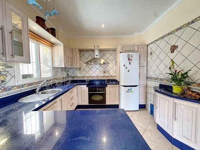 4 sovrum Villa till salu i Sayalonga med garage - 650 000 € (Ref: 9335352)