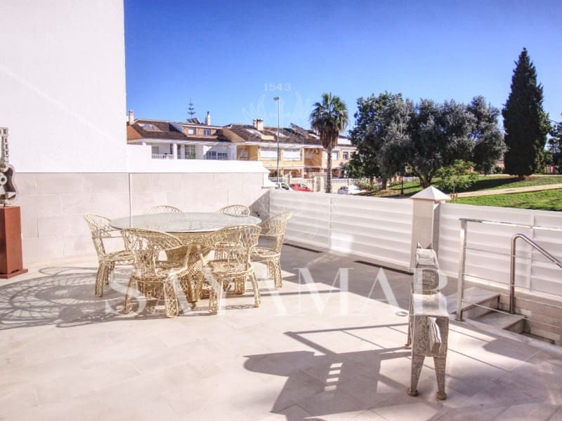 4 bedroom Townhouse for sale in Torre del Mar with pool garage - € 565,000 (Ref: 9521643)
