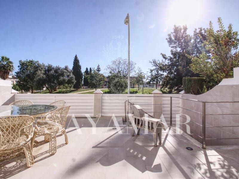 4 bedroom Townhouse for sale in Torre del Mar with pool garage - € 565,000 (Ref: 9521643)