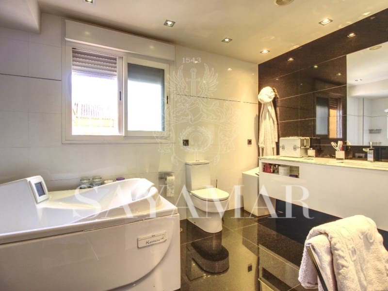 4 bedroom Townhouse for sale in Torre del Mar with pool garage - € 565,000 (Ref: 9521643)