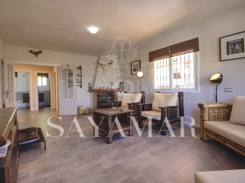 4 sypialnia Willa na sprzedaż w Sayalonga z basenem garażem - 480 000 € (Ref: 9637454)