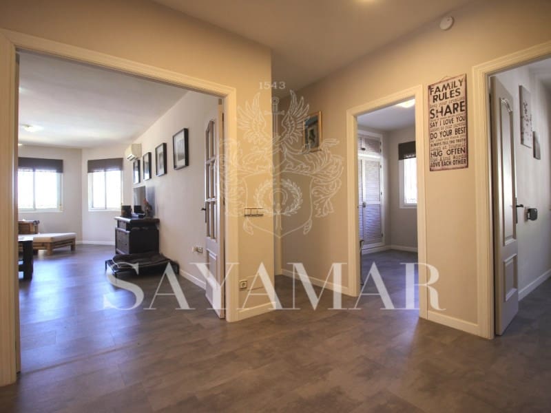 4 sypialnia Willa na sprzedaż w Sayalonga z basenem garażem - 480 000 € (Ref: 9637454)