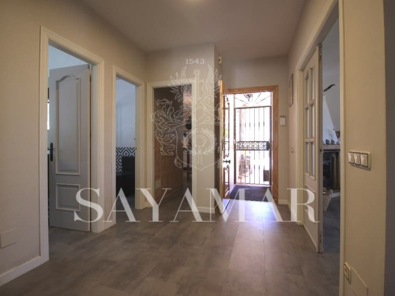 4 sypialnia Willa na sprzedaż w Sayalonga z basenem garażem - 480 000 € (Ref: 9637454)