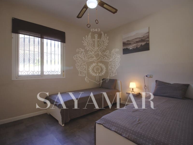 4 sypialnia Willa na sprzedaż w Sayalonga z basenem garażem - 480 000 € (Ref: 9637454)