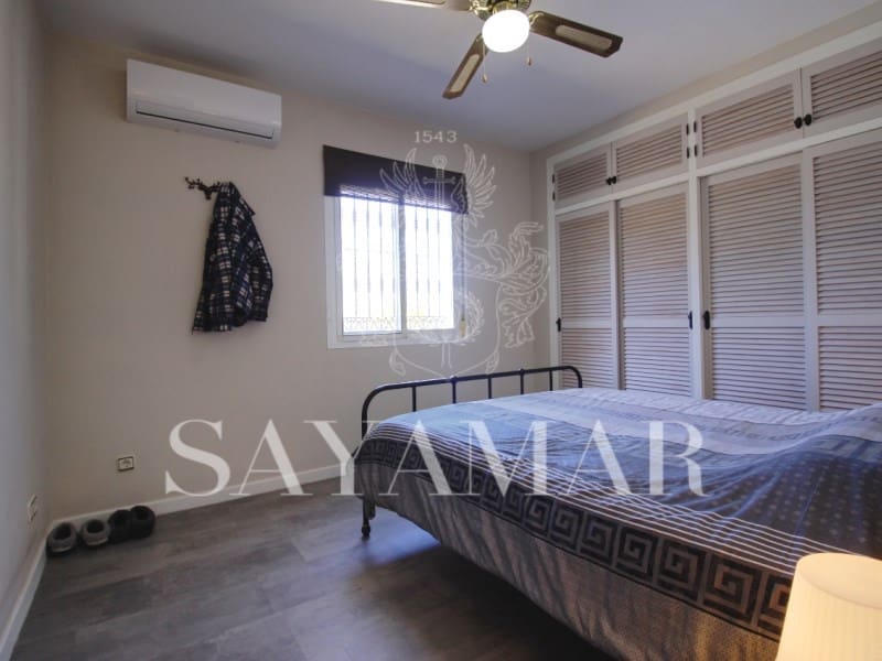 4 sypialnia Willa na sprzedaż w Sayalonga z basenem garażem - 480 000 € (Ref: 9637454)