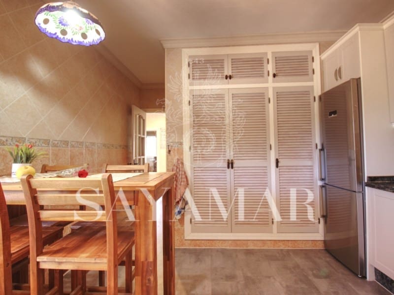 4 sypialnia Willa na sprzedaż w Sayalonga z basenem garażem - 480 000 € (Ref: 9637454)